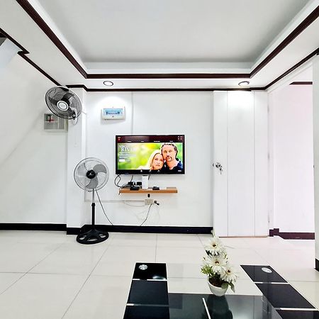 Calapan City Fully Furnished House Transient Near Xentromall L39 Eksteriør bilde