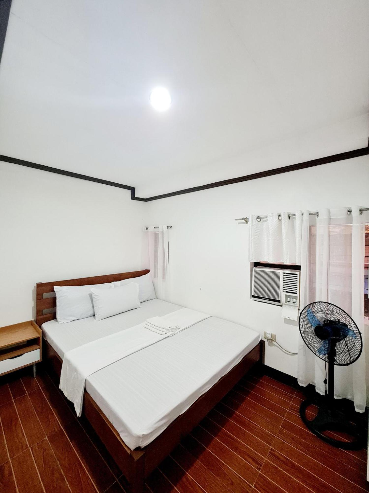 Calapan City Fully Furnished House Transient Near Xentromall L39 Eksteriør bilde