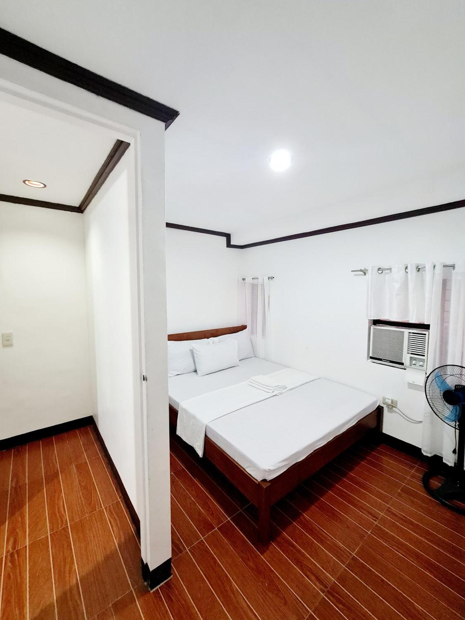 Calapan City Fully Furnished House Transient Near Xentromall L39 Eksteriør bilde